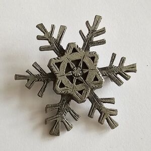 Metzke snowflake brooch pewter winter holiday pin silver tone